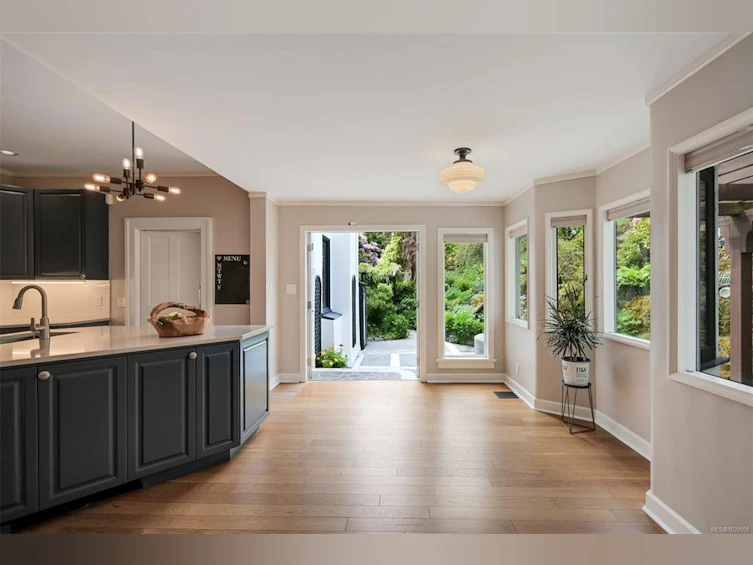 1630 York Place, Oak Bay, BC, V8R 5X2 - 37