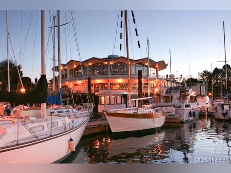 1630 York Place, Oak Bay, BC, V8R 5X2 - 95
