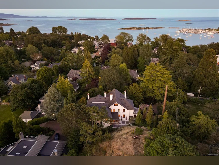 1630 York Place, Oak Bay, BC, V8R 5X2 - 3