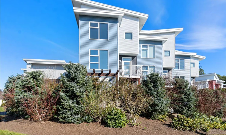 103-1800 Summerhill Place