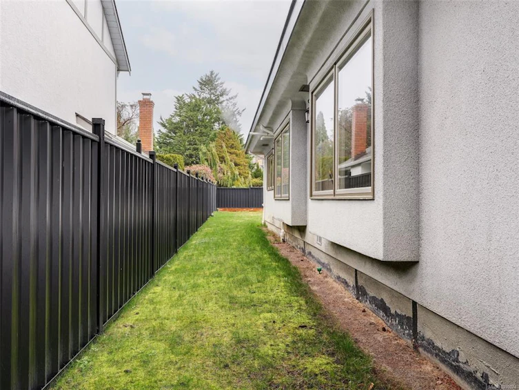 3914 Gibson Court, Saanich, BC, V8N 6E2 - 42