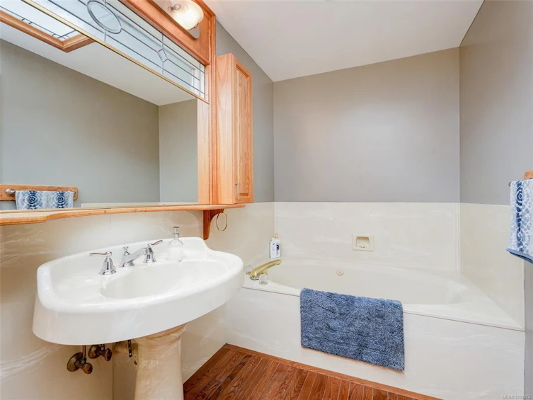 3914 Gibson Court, Saanich, BC, V8N 6E2 - 18