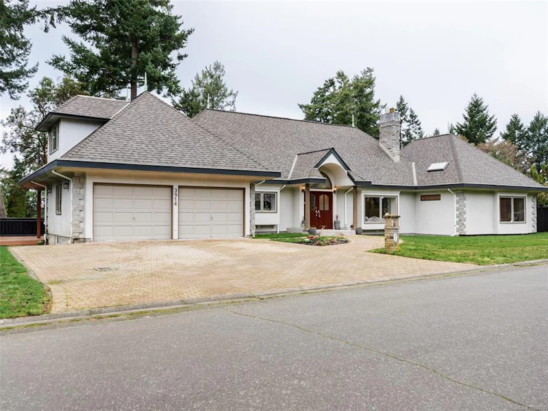 3914 Gibson Court, Saanich BC V8N 6E2