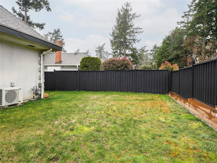 3914 Gibson Court, Saanich, BC, V8N 6E2 - 39