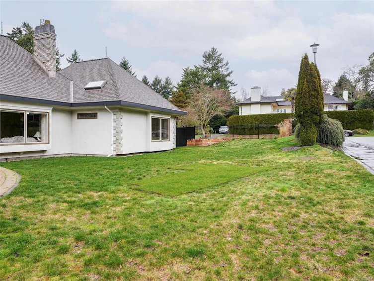 3914 Gibson Court, Saanich, BC, V8N 6E2 - 41