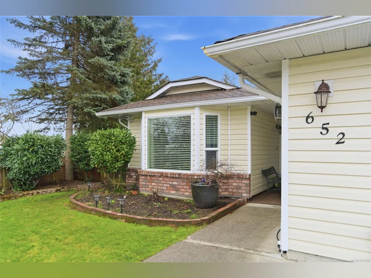 652 Ermineskin Avenue, Parksville, BC, V9P 1G2 - 18