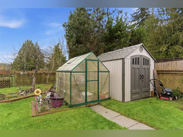 652 Ermineskin Avenue, Parksville, BC, V9P 1G2 - 33