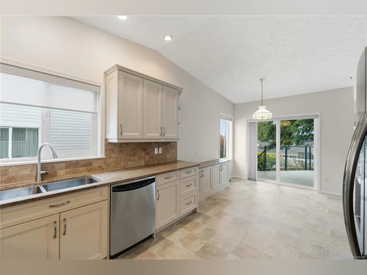 5735 Malibu Terrace, Nanaimo, BC, V9T 5Y8 - 4