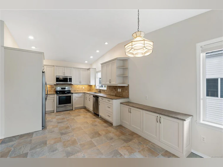5735 Malibu Terrace, Nanaimo, BC, V9T 5Y8 - 5
