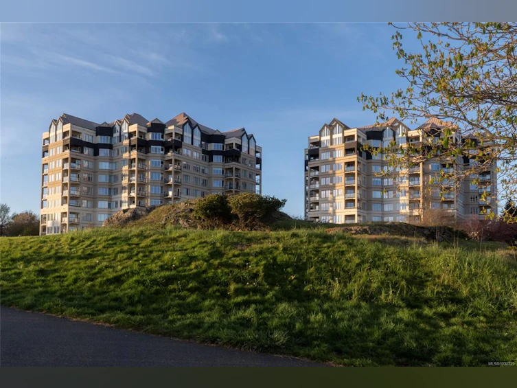 740/741-205 Kimta Road, Victoria, BC, V9A 6T5 - 2