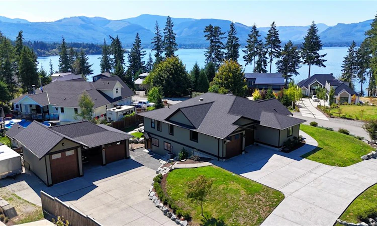 7375 Lakefront Drive