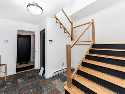 5198 Beckton Road - 4