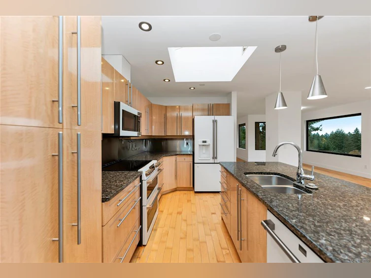 5198 Beckton Road, Saanich, BC, V8Y 2C1 - 13