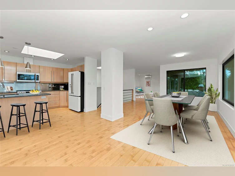 5198 Beckton Road, Saanich, BC, V8Y 2C1 - 8