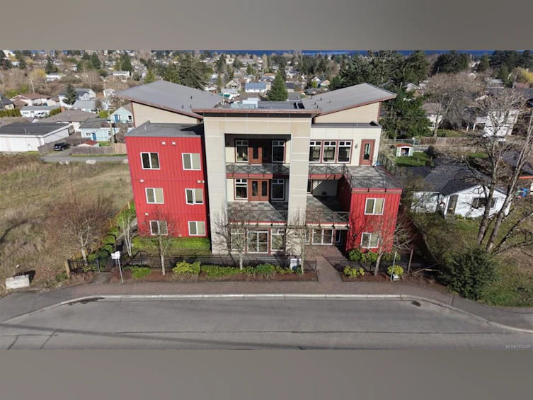 438 Wakesiah Avenue, Nanaimo, BC, V9R 3K8 - 2