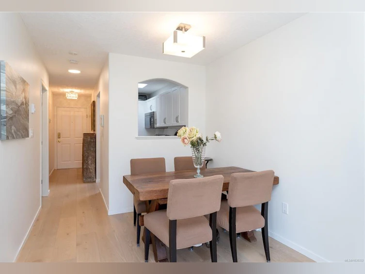 204-9725 Fourth Street, Sidney, BC, V8L 2Y8 - 7