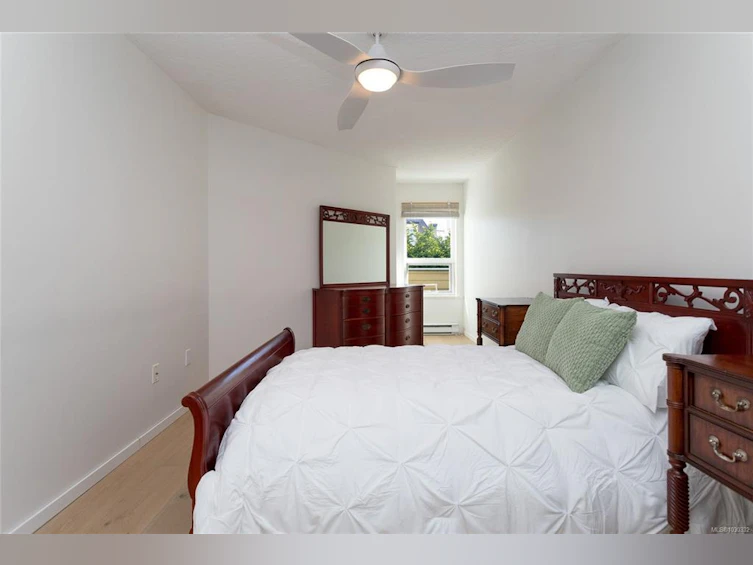 204-9725 Fourth Street, Sidney, BC, V8L 2Y8 - 13