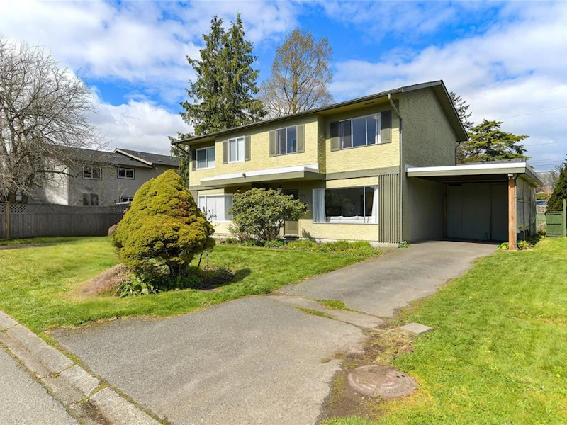 1716 Ashdale Place, Saanich BC V8N 1N9