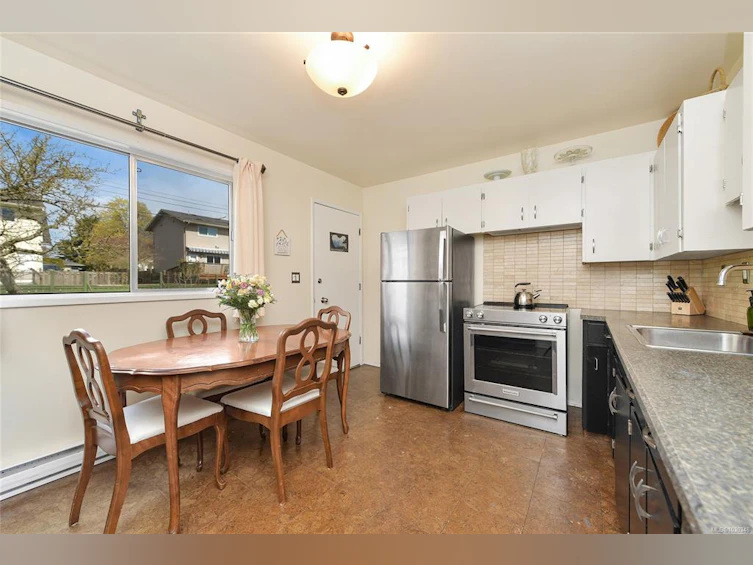 1716 Ashdale Place, Saanich, BC, V8N 1N9 - 5
