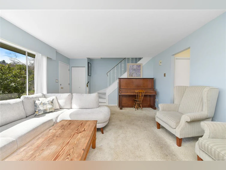 1716 Ashdale Place, Saanich, BC, V8N 1N9 - 2