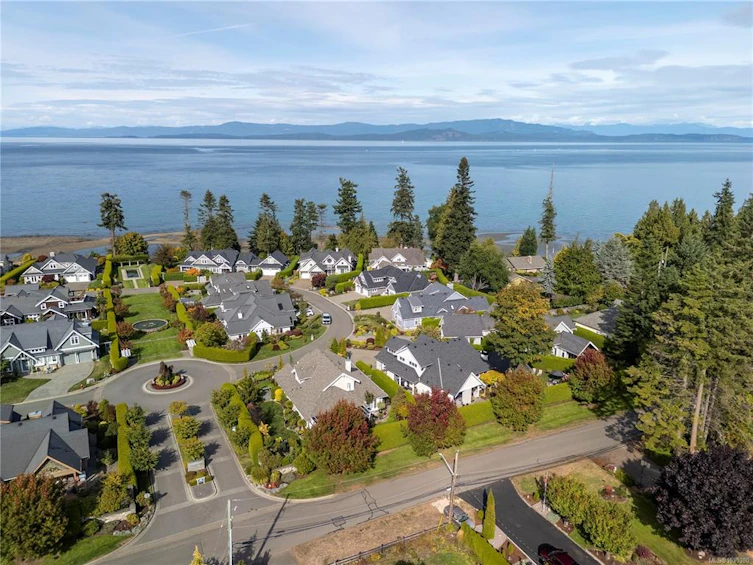 992 Bluffs Drive, Qualicum Beach, BC, V9K 0A2 - 2