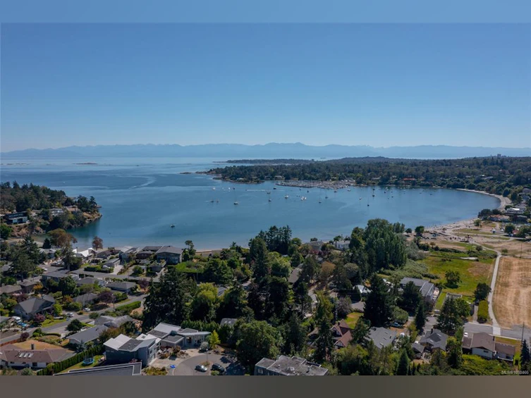 2441 Sutton Road, Saanich, BC, V8N 1J1 - 70