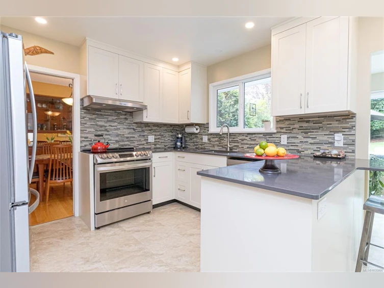2441 Sutton Road, Saanich, BC, V8N 1J1 - 24