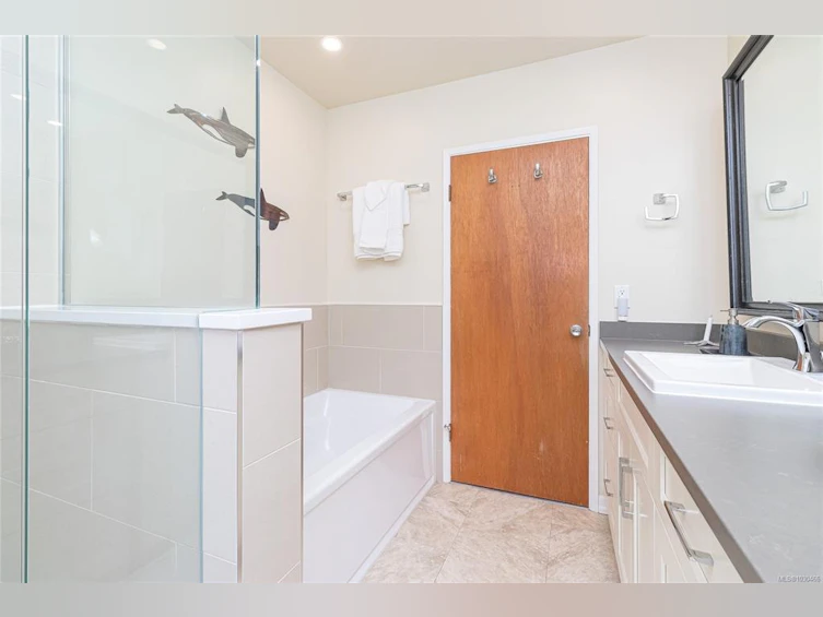 2441 Sutton Road, Saanich, BC, V8N 1J1 - 34