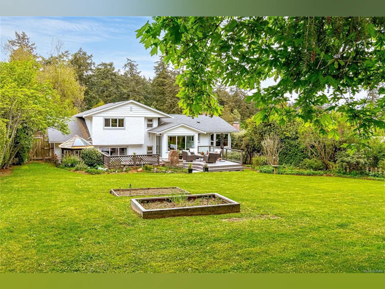 2441 Sutton Road, Saanich, BC, V8N 1J1 - 5