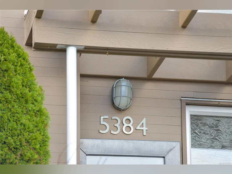 5384 Sayward Hill Crescent, Saanich, BC, V8Y 3H8 - 78