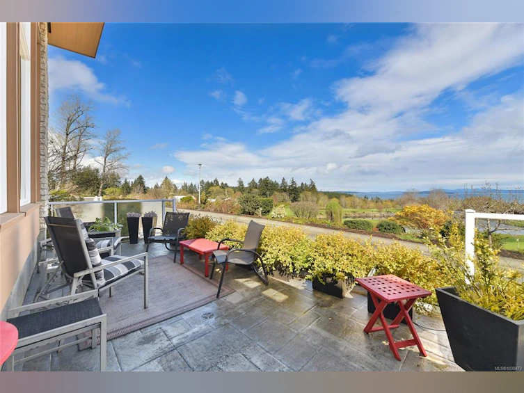 5384 Sayward Hill Crescent, Saanich, BC, V8Y 3H8 - 72