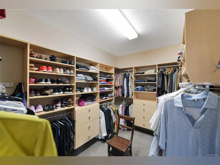 5384 Sayward Hill Crescent, Saanich, BC, V8Y 3H8 - 36