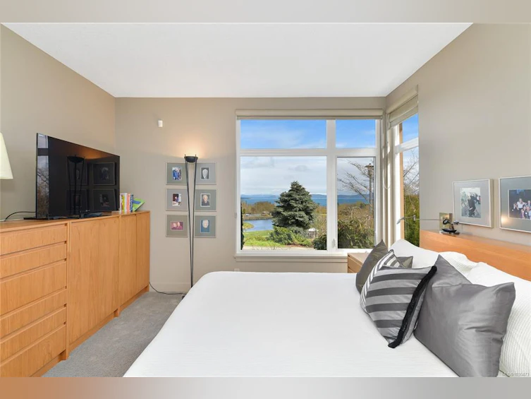 5384 Sayward Hill Crescent, Saanich, BC, V8Y 3H8 - 26