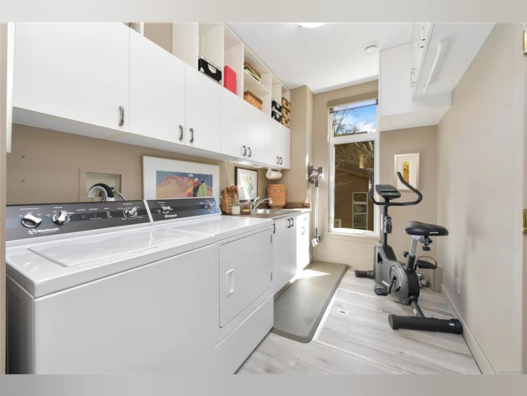 5384 Sayward Hill Crescent, Saanich, BC, V8Y 3H8 - 42