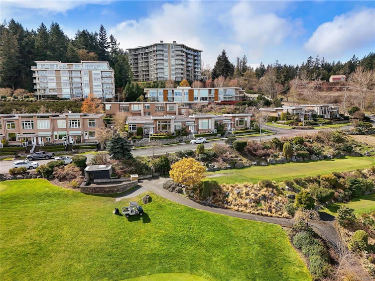 5384 Sayward Hill Crescent, Saanich, BC, V8Y 3H8 - 67