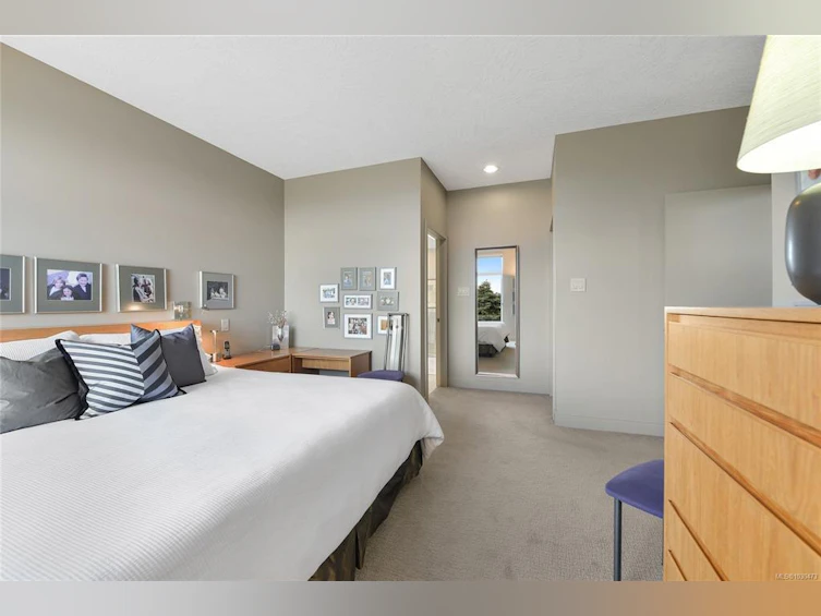 5384 Sayward Hill Crescent, Saanich, BC, V8Y 3H8 - 25