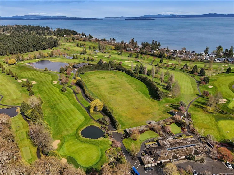 5384 Sayward Hill Crescent, Saanich, BC, V8Y 3H8 - 64