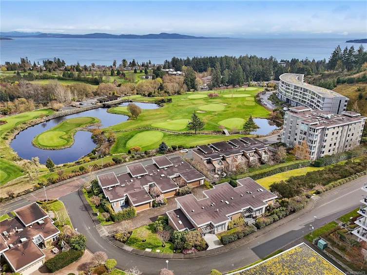 5384 Sayward Hill Crescent, Saanich, BC, V8Y 3H8 - 59