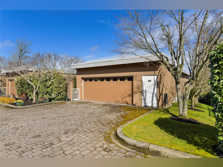 5384 Sayward Hill Crescent, Saanich, BC, V8Y 3H8 - 52