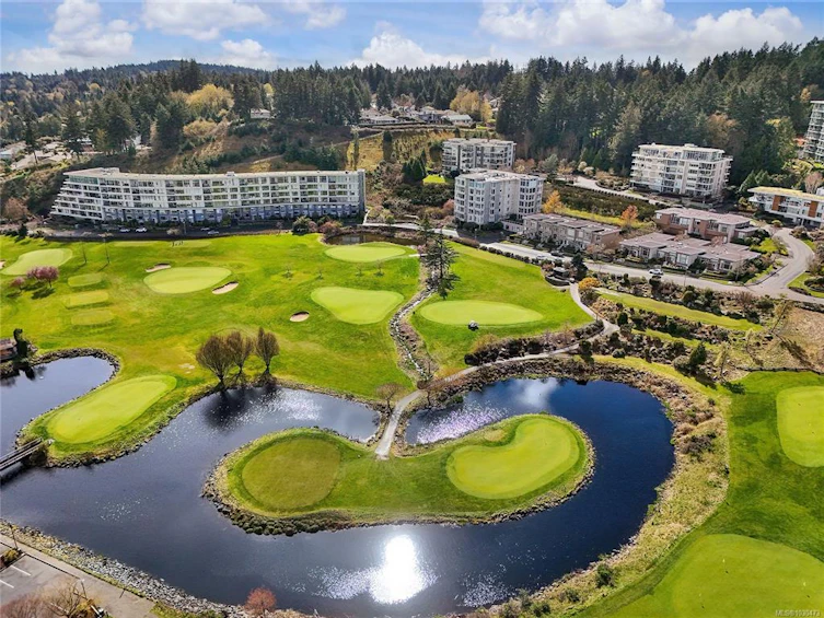 5384 Sayward Hill Crescent, Saanich, BC, V8Y 3H8 - 68