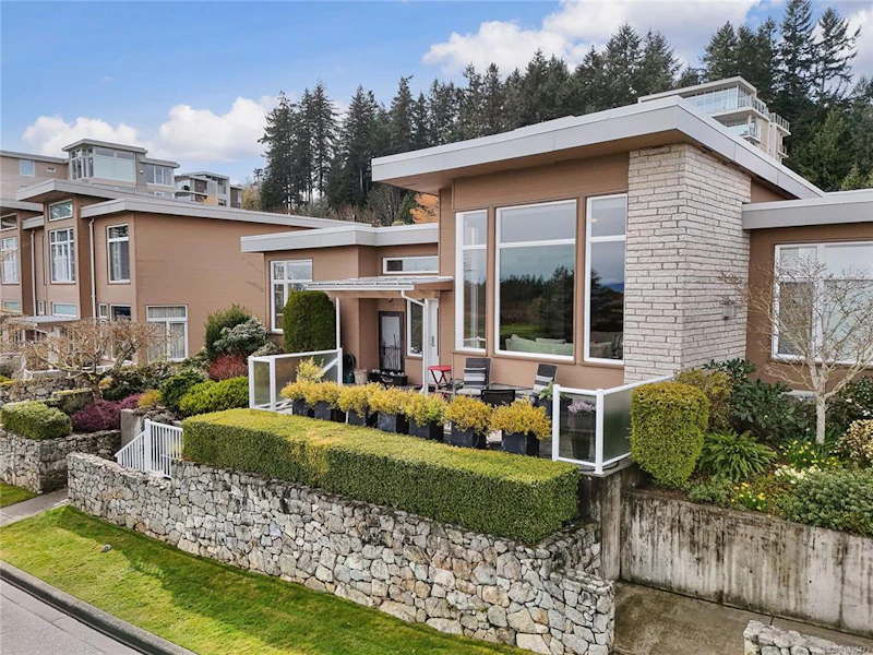 5384 Sayward Hill Crescent, Saanich BC V8Y 3H8