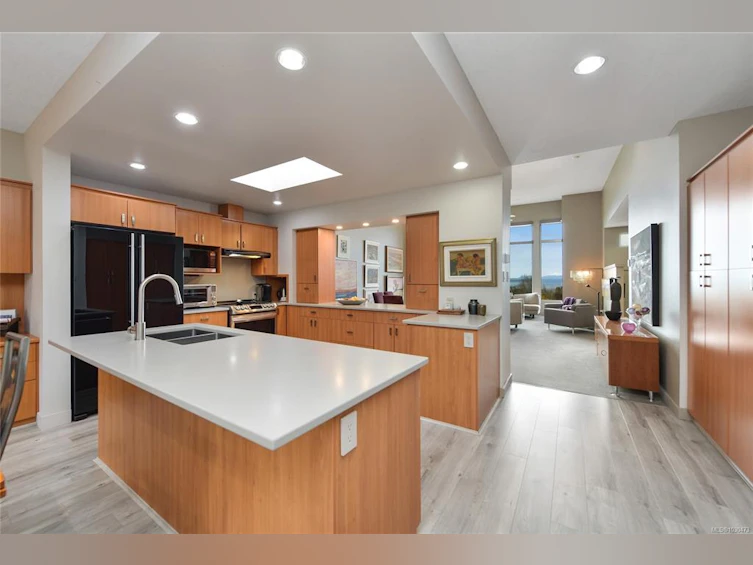 5384 Sayward Hill Crescent, Saanich, BC, V8Y 3H8 - 17