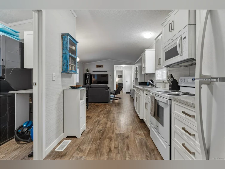 460 Orca Crescent, Ucluelet, BC, V0R 3A0 - 17