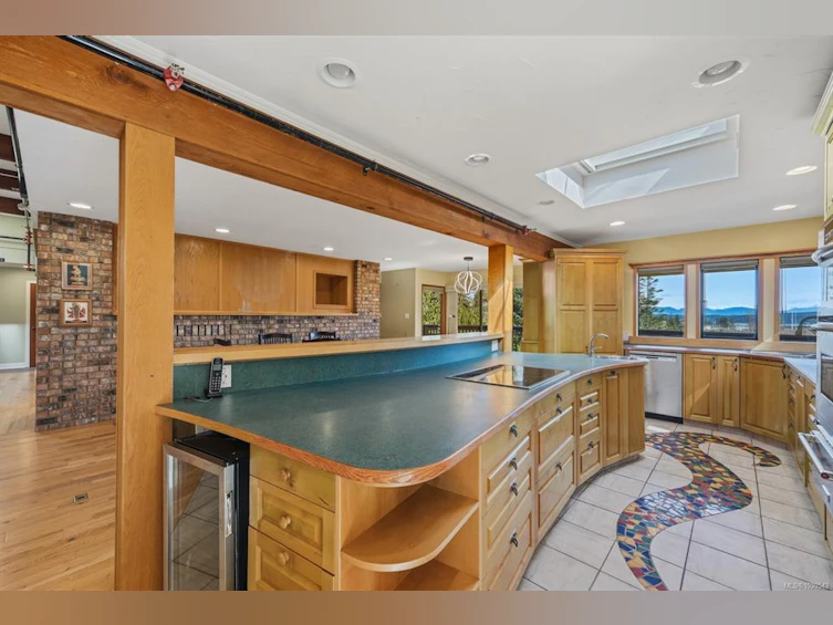 2340 Spring Road, Campbell River, BC, V9W 5K8 - 4
