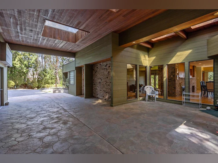 2340 Spring Road, Campbell River, BC, V9W 5K8 - 2