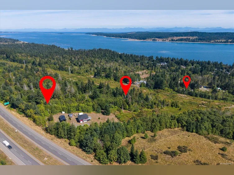 6593 Country Road, Union Bay, BC, V0W 1W0 - 13