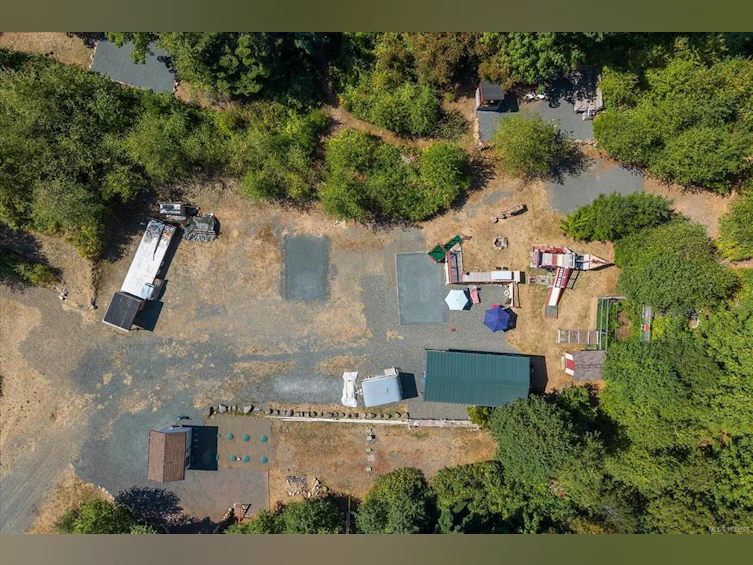 6593 Country Road, Union Bay, BC, V0W 1W0 - 8