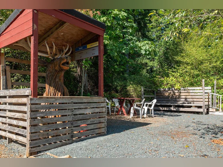 6593 Country Road, Union Bay, BC, V0W 1W0 - 20