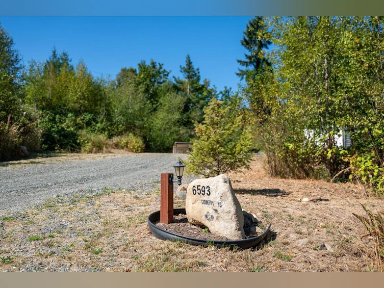 6593 Country Road, Union Bay, BC, V0W 1W0 - 14