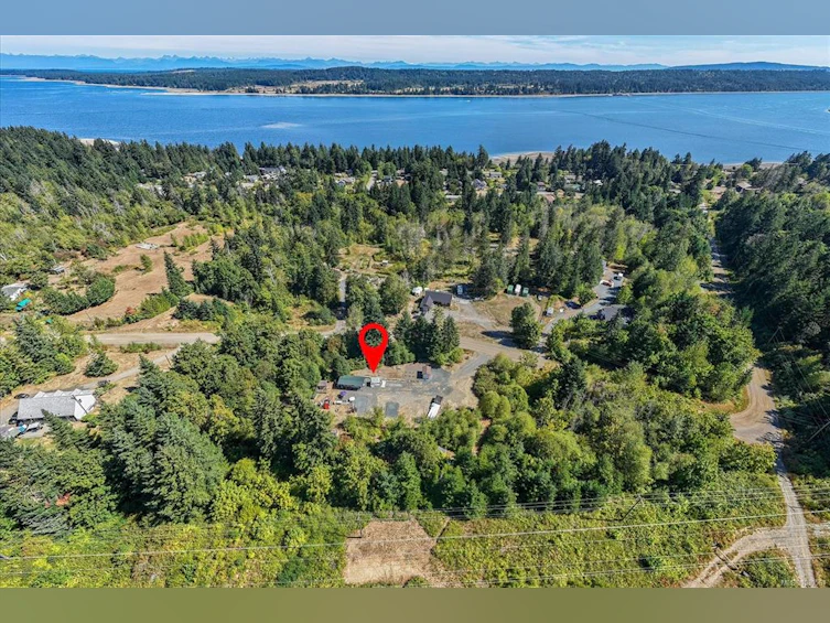 6593 Country Road, Union Bay, BC, V0W 1W0 - 34